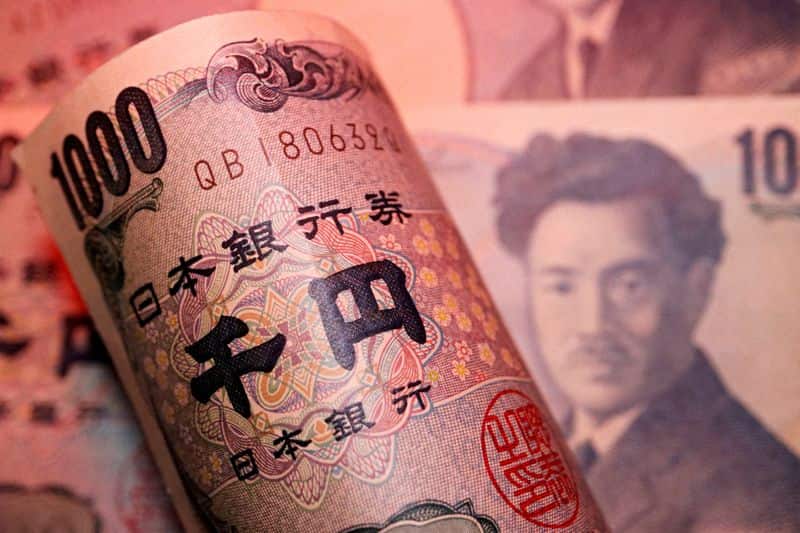 Dollar near two-week low as Fed rate hike bets fade; yen in focus