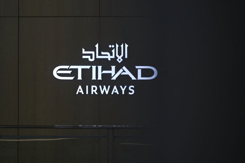 Etihad Airways finalizes $14.5B order for 28 Boeing 787 and 777X jets