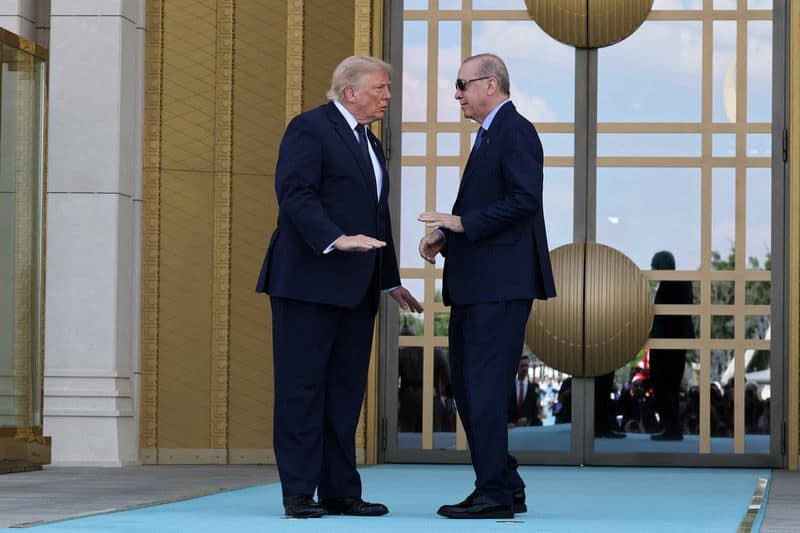 Trump praises Erdogan, offers F-35 jets amid NATO summit