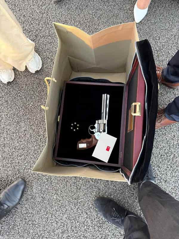 Erdogan gifts NATO leaders revolvers with live ammunition