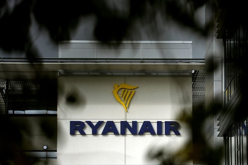 Ryanair flight returns to Thessaloniki after window shatters mid-air