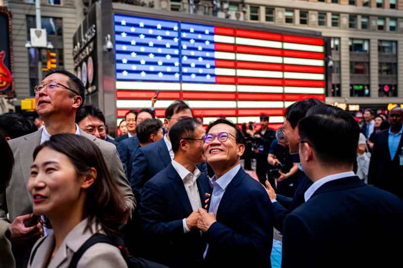 SK Hynix ADRs Surge 14% on Nasdaq Debut After $26.5 Billion Offering