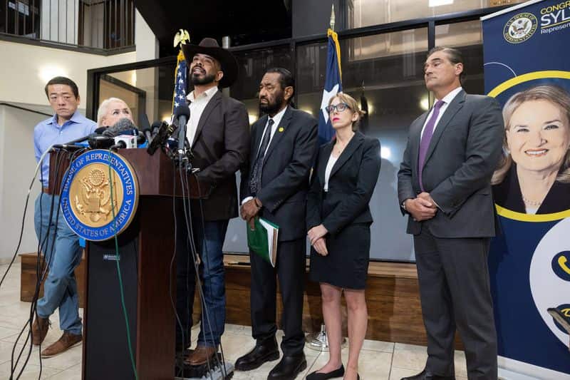 ICE agents lacked body cameras despite $20M funding, lawmakers say