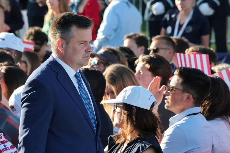 Acting US spy chief announces staff reductions