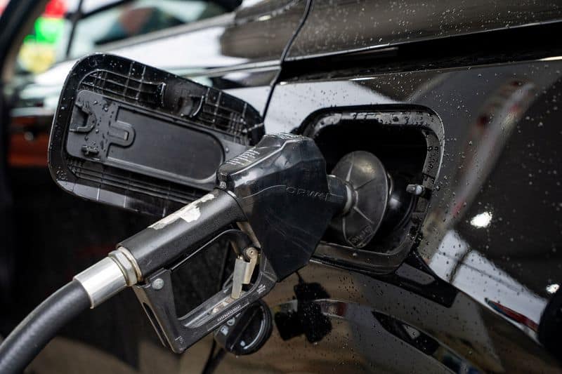 US Gasoline Prices Expected to Top $4 a Gallon Amid Hormuz Disruptions