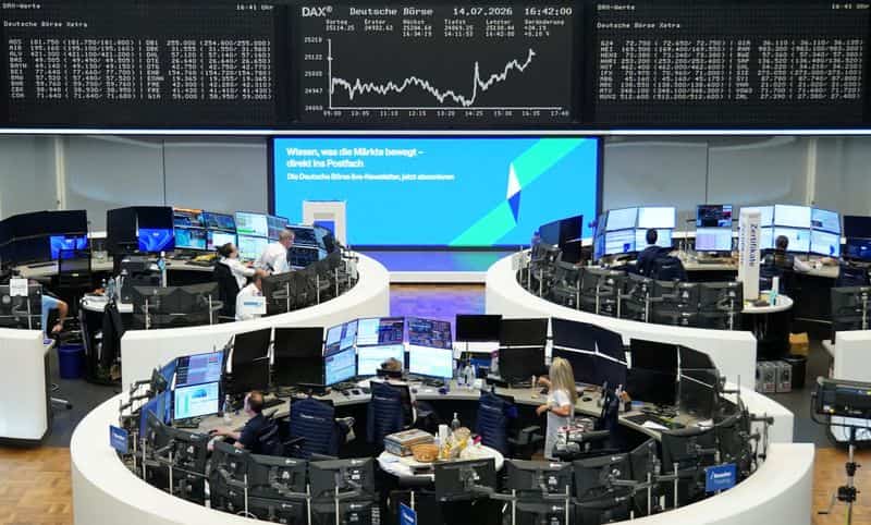 Asian Shares Fall on Chipmaker Weakness; Bonds Gain on Cooler US Inflation