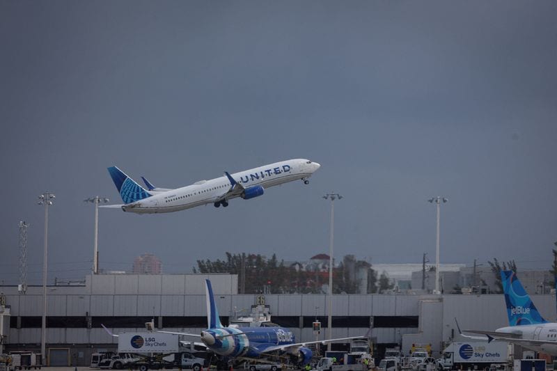 United Airlines forecasts 2026 profit at high end of range despite fuel costs