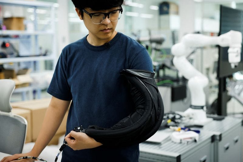 South Korean and US researchers unveil robotic clothing technology