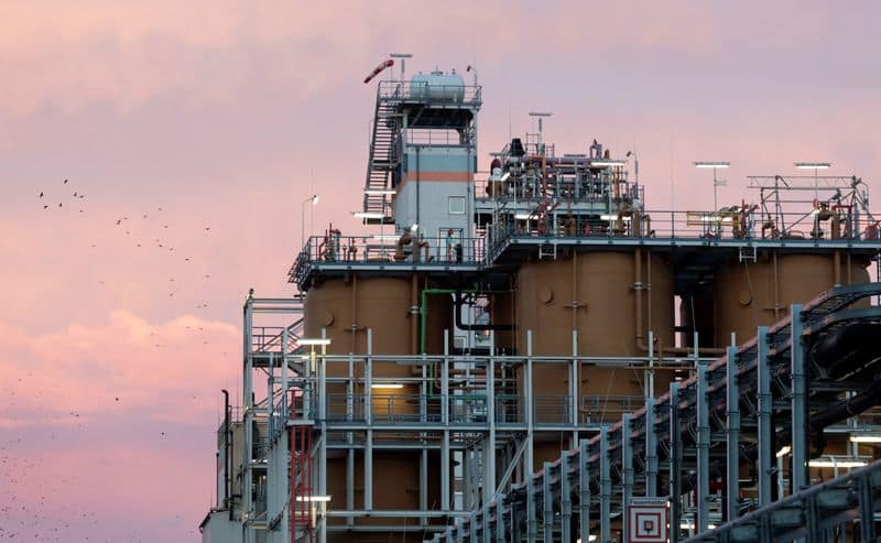 European shares dip as Middle East conflict boosts oil; chemical earnings face demand test