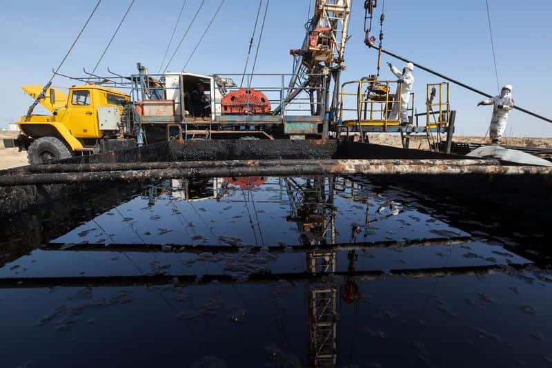 Oil Prices Dip as Middle East Mediation Efforts Offset Strikes