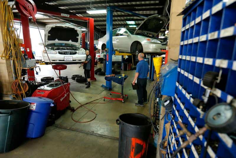 Genuine Parts cuts full-year profit forecast on inflation, weaker consumer spending