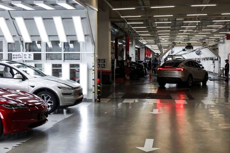 Shanghai regulators meet automakers on online compliance