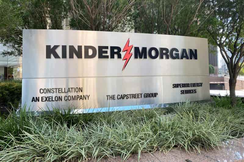Kinder Morgan beats profit estimates on higher natural gas volumes