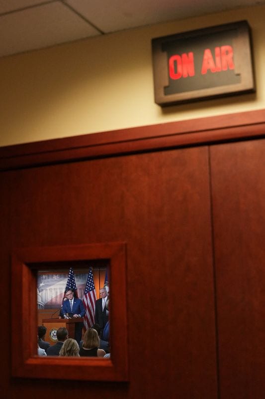 House Passes Bill Banning Congressional Stock Trading, Advances Budget