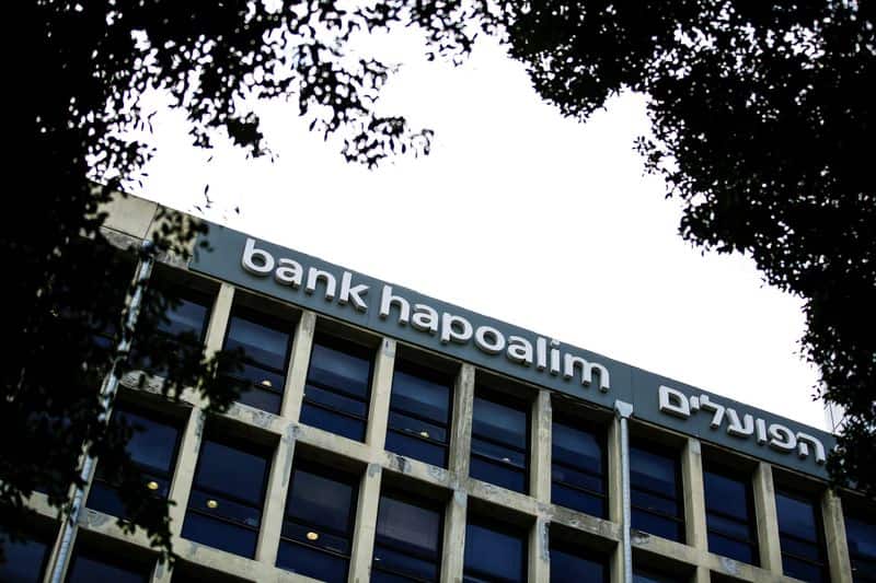 Israeli banks to cut ties with Palestinian lenders, risking economic crisis