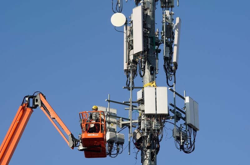 Verizon lifts annual forecasts on subscriber gains from new mobile plans