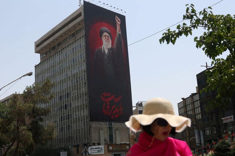 US and Iran pause strikes for third night amid diplomatic push