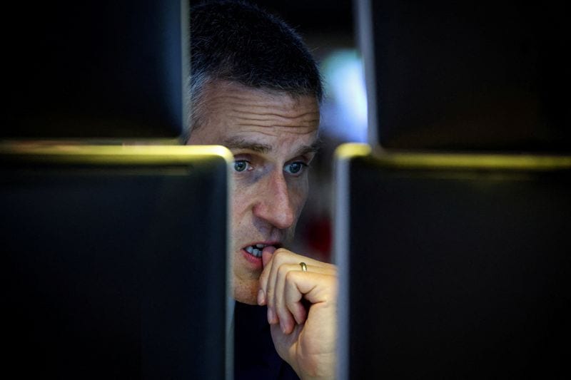 Market warning signals flare as tech, inflation, and oil fears intensify