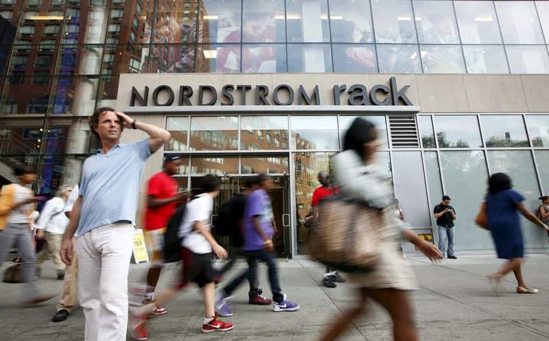 US consumer confidence dips in July, misses expectations