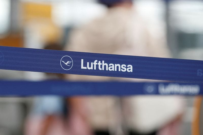 Lufthansa, Air France-KLM Submit Binding Offers for Portugal's TAP