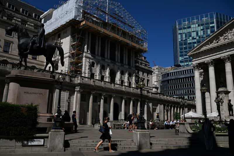 Fed Holds Rates Steady; BoE Split Vote Signals Hike Concerns