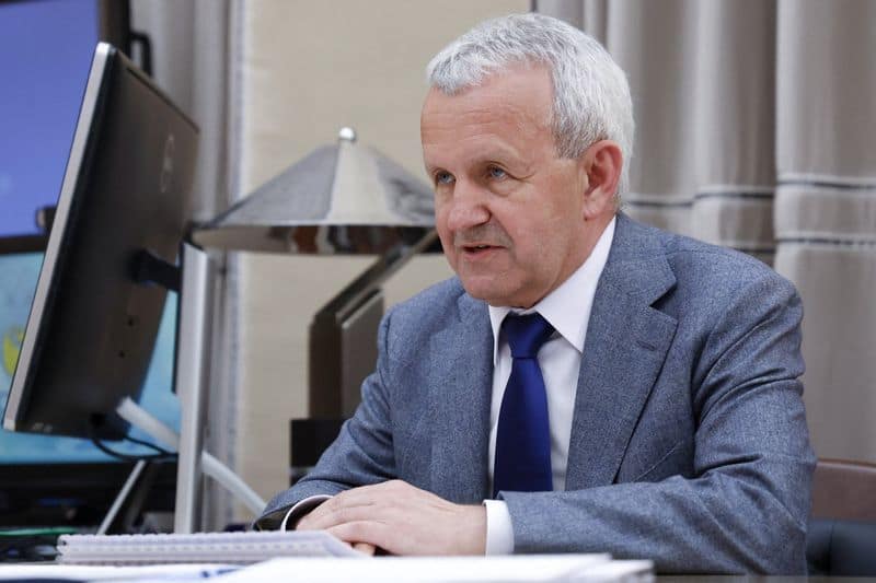 Russia detains billionaire, executives, drone official in fraud probe