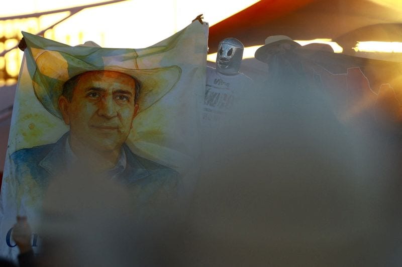 Mexico arrests suspected gang leader tied to mayor's killing