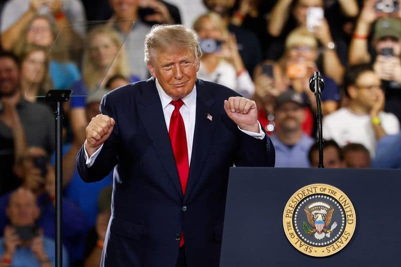 Democrats lead Republicans on economy as Trump approval falls, Reuters/Ipsos poll finds