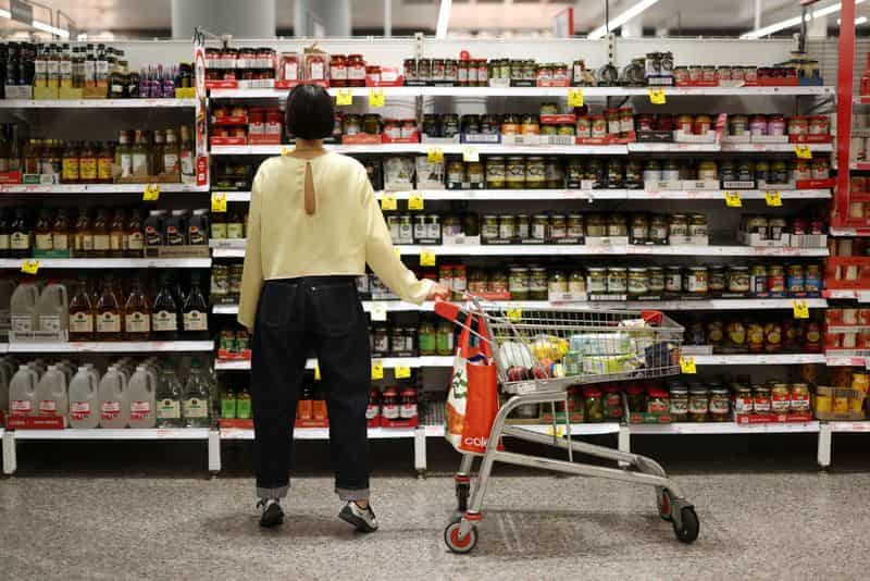 Australia household spending rises 0.8% in June