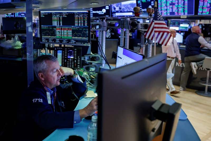US swap futures see heavy interest amid concerns of prolonged higher rates