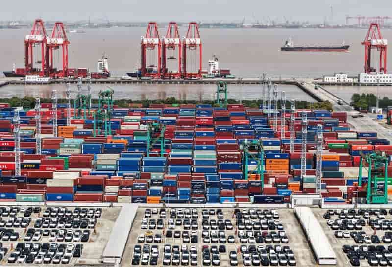 China July Export Growth Surges to 23.9% on High-Tech Demand