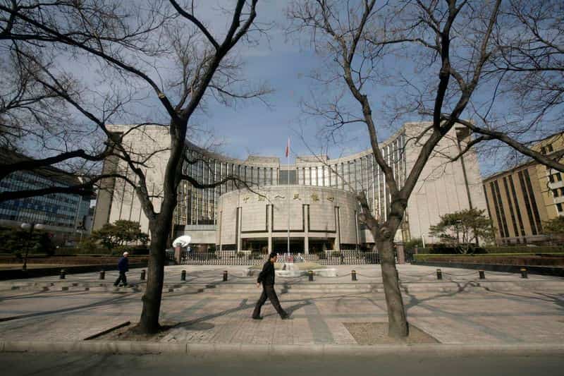 China July Bank Lending Expected to Plummet Amid Weak Demand