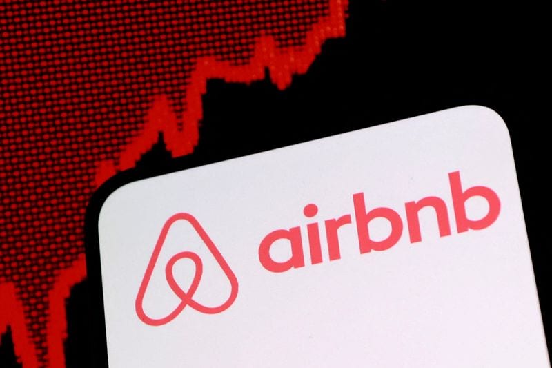 Airbnb shares rise on raised revenue forecast and AI optimism