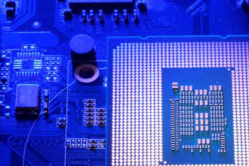 GOP Lawmaker Urges Trump Administration to Block Advanced Chips to China