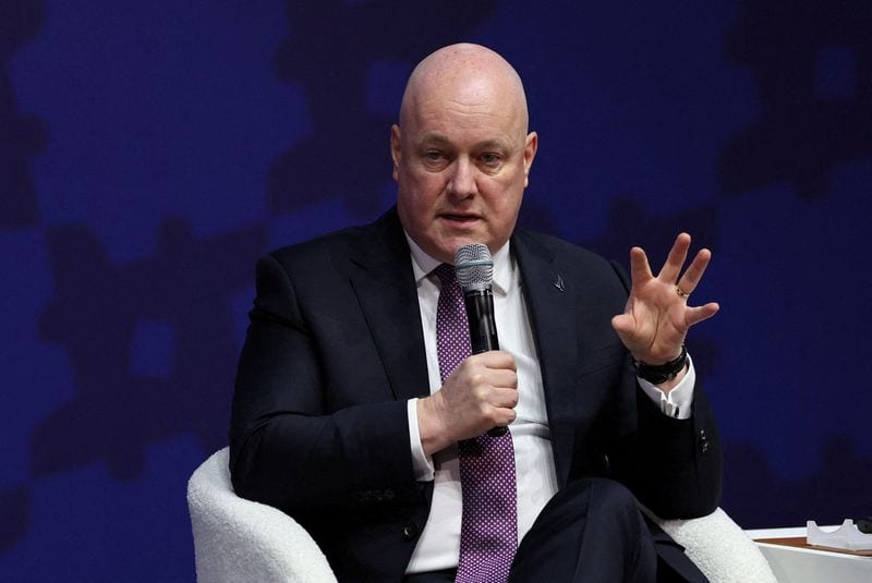 New Zealand Prime Minister Luxon Survives Leadership Vote Amidst Poll Slump