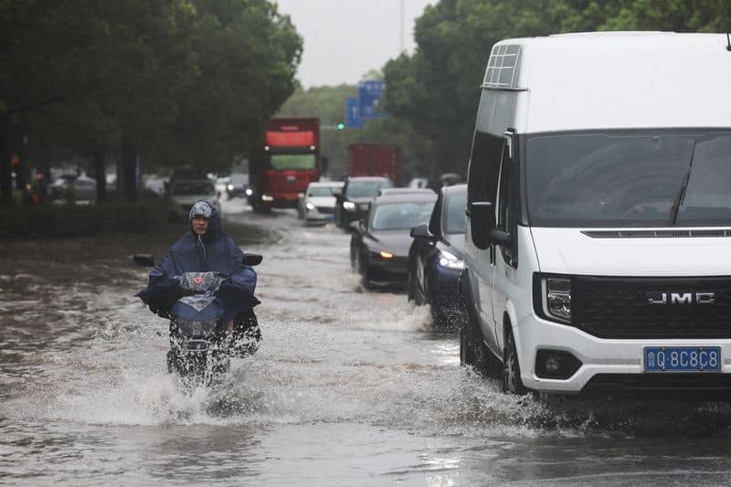 Typhoon Dolphin floods central China, Beijing braces for extreme rain