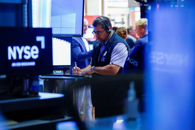 US stocks mixed as investors weigh potential Iran peace deal