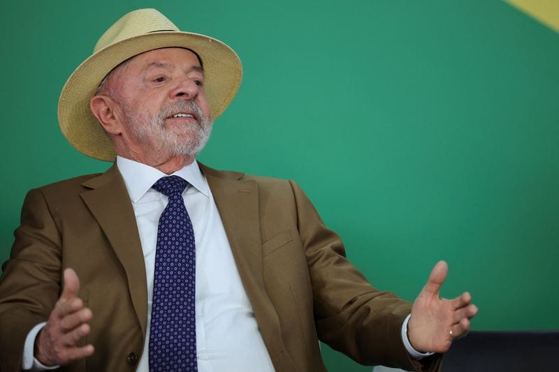 Lula's lead over Bolsonaro narrows in Brazil election runoff, polls show