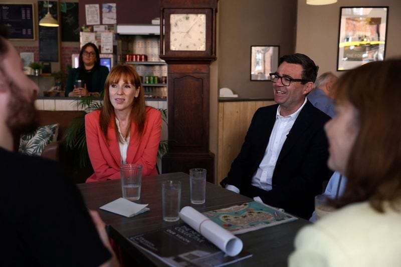 UK PM Burnham Promises Business Support Amid Difficult Financial Outlook