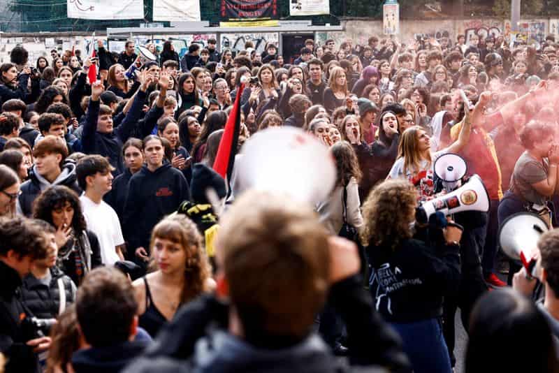 Italy's Meloni Faces Youth Disaffection Ahead of 2027 Election