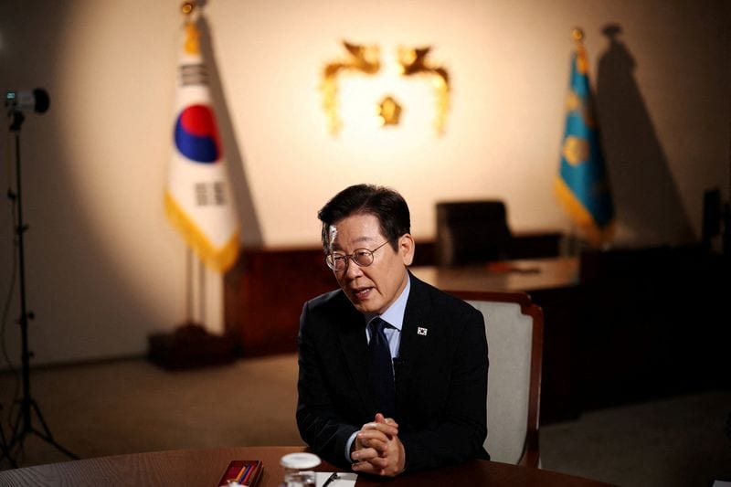 South Korean President Lee favors four-year term with re-election