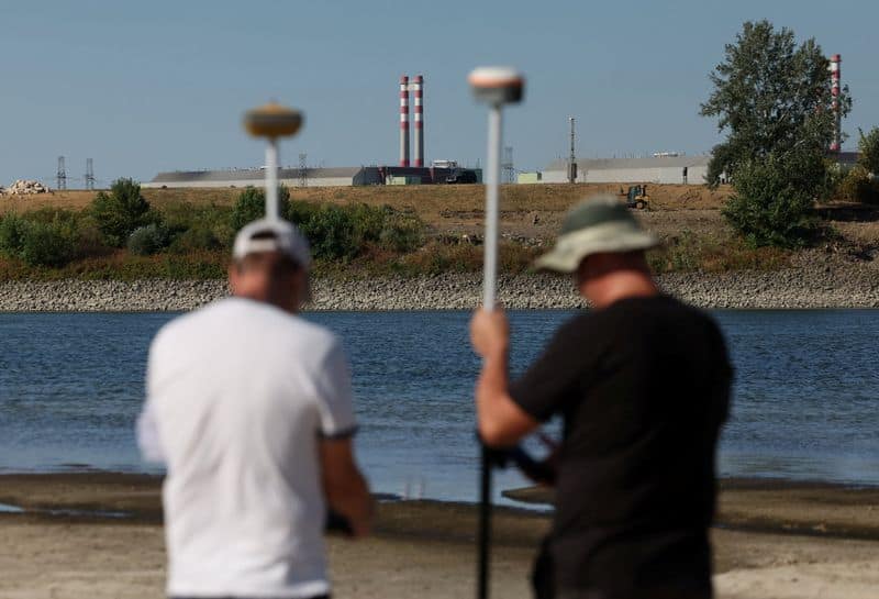 Hungary to sink barges to boost nuclear plant cooling