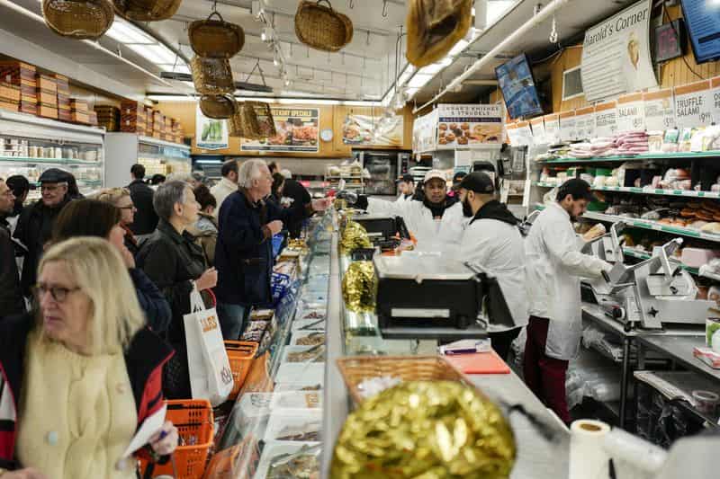 US Retail Sales Unexpectedly Fall in July