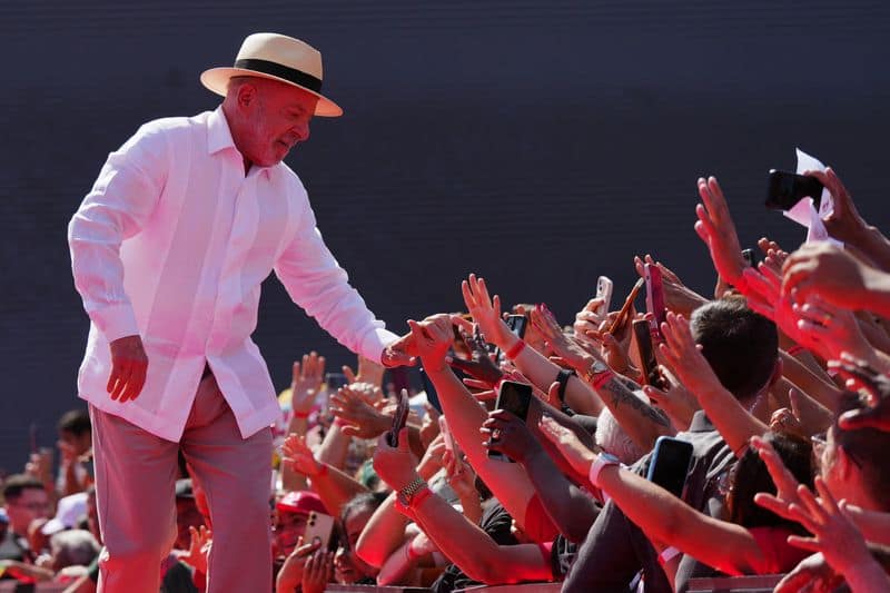 Lula holds slim lead over Bolsonaro in Brazil election polls
