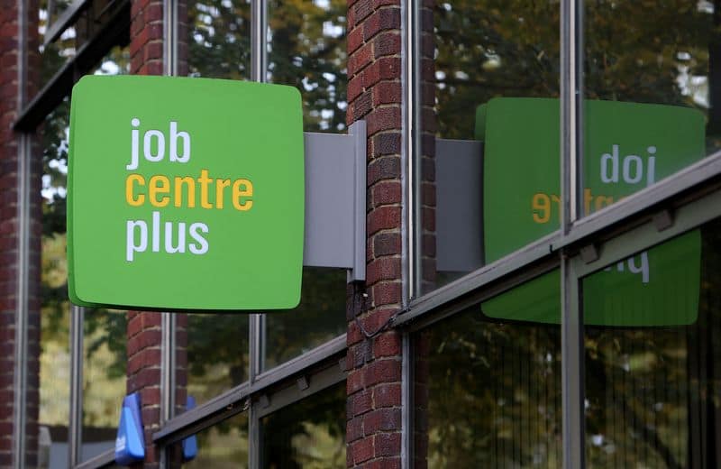 UK wage growth 3.5% in Q2, beats expectations