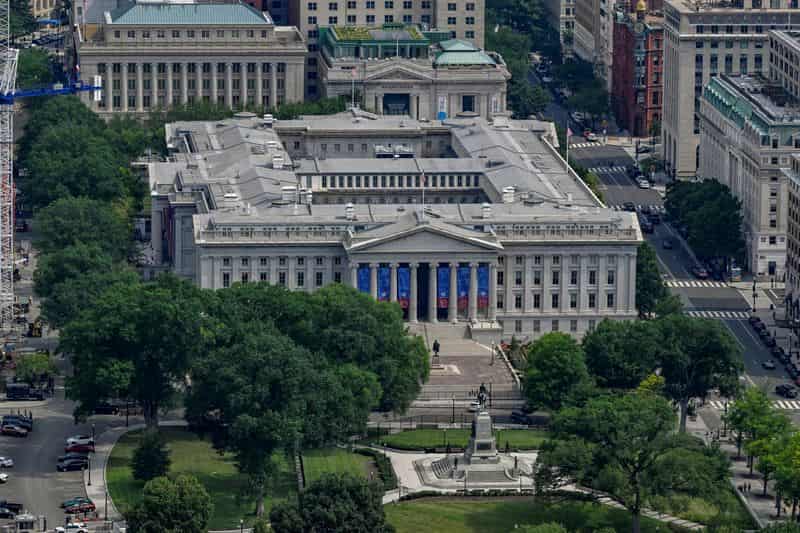 US Debt Surpasses $40 Trillion Amidst Fiscal Concerns