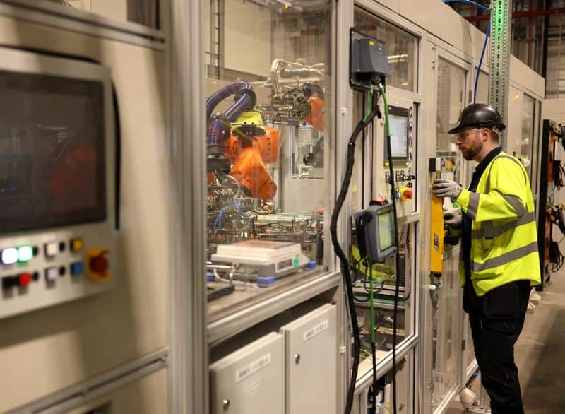 UK factory orders improve to highest level since November 2024