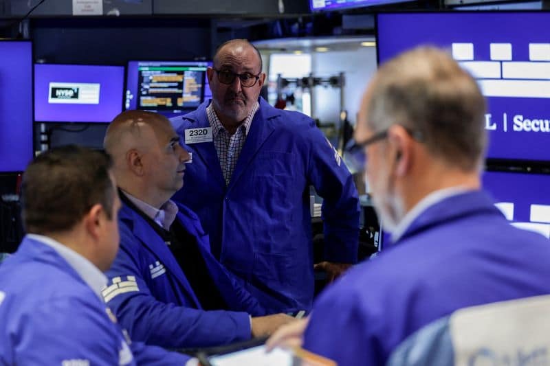 US bond yields rise, stocks fall as Fed rate hike odds increase