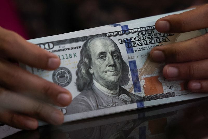 Dollar Weakens as Treasury Buyback Efforts Fail to Reassure Investors