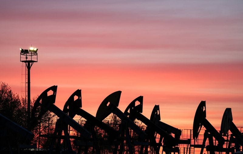 US claims of high Hormuz oil flows disputed by data